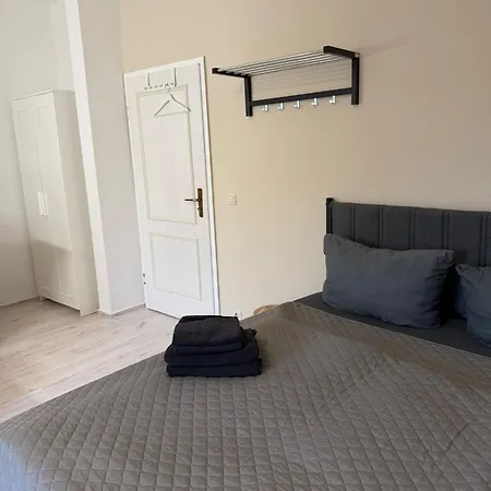 Schaebu! 7 Work And Travel Am Altmarkt